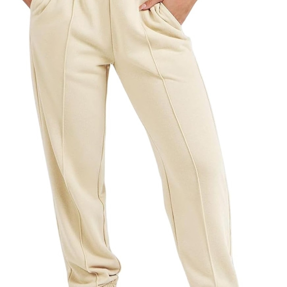 Nike Women's Cream Jogger Pants and sweatshirt set Pant Size M
Sweatshirt size M